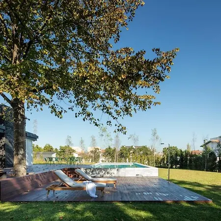 Wood House Villa *